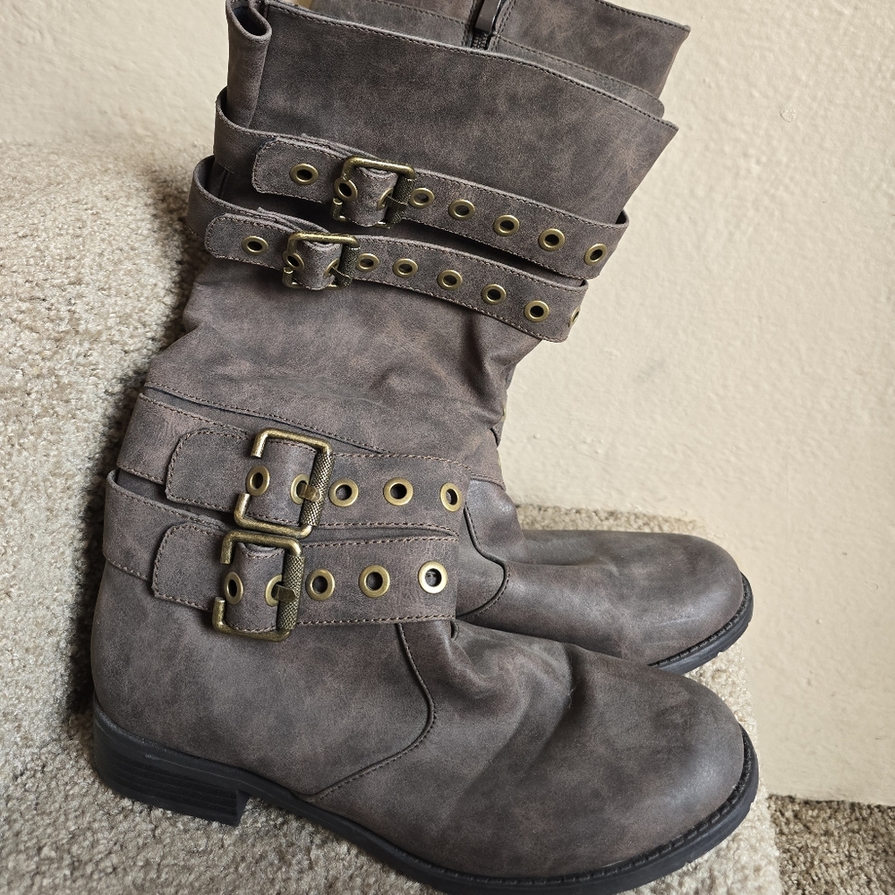 Brown Size 8.5 Boots